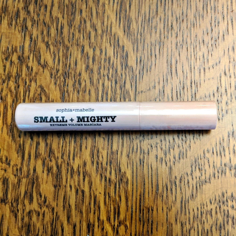 Extreme volume mascara